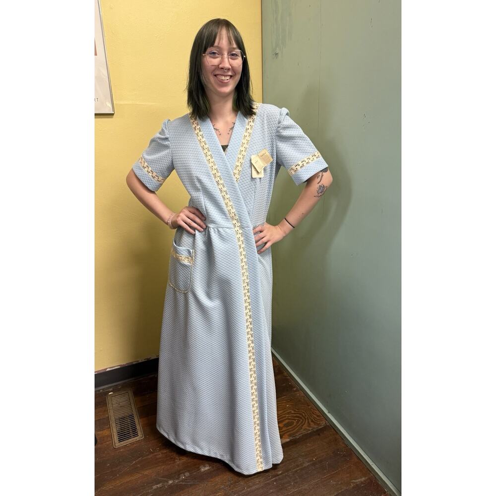 Vintage 60s/70s Mimo Baby Blue Textured Polyester Robe From Spain